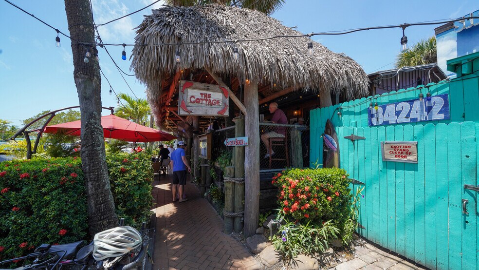 More Photos Of 5610 AVENIDA DEL MARE, Sarasota Specialty For Sale