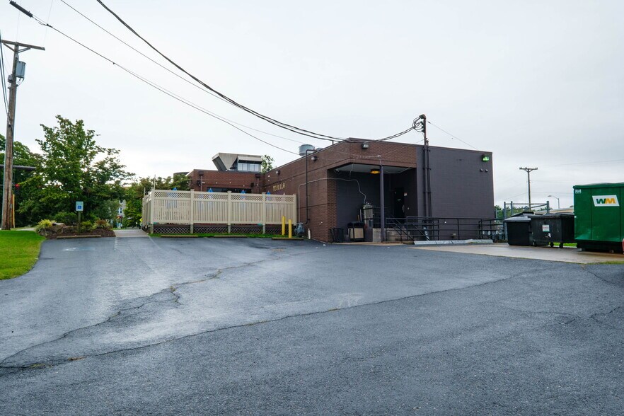 More Photos Of 1007 S Main St, Harrisonburg Restaurant For Lease