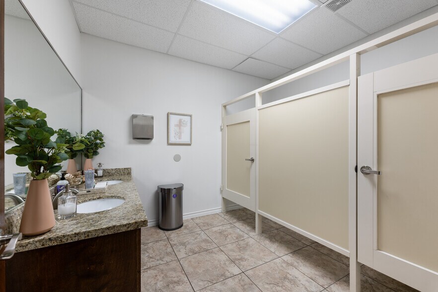 More Photos Of 1259 N Stuart Place Rd, Harlingen Office For Sale