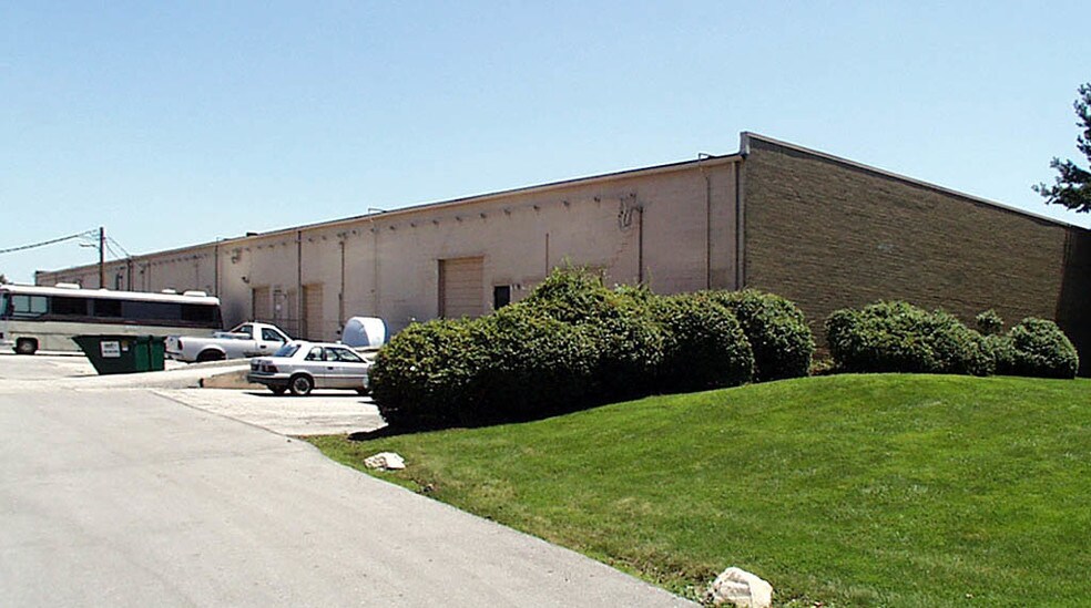 More Photos Of 255-273 Wolfner Dr, Fenton Warehouse For Lease