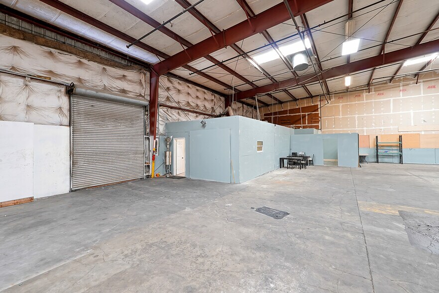 More Photos Of 11435 Rocket Blvd, Orlando Warehouse For Lease
