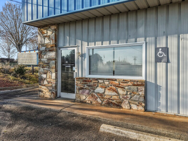 More Photos Of 111 Angela Dr, King General Retail For Sale