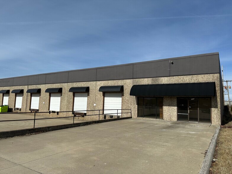 Primary Photo Of 3065 E Elm St, Springfield Light Manufacturing For Lease
