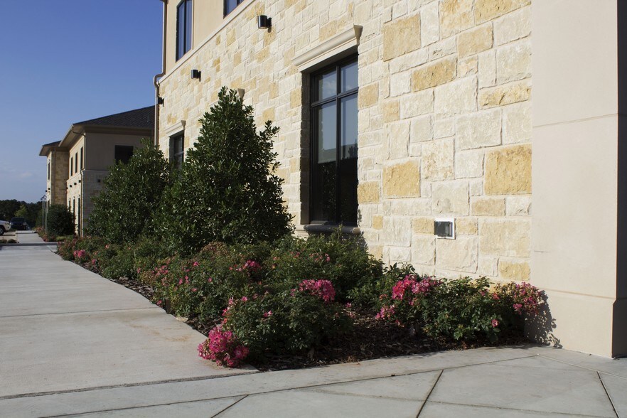 More Photos Of 225 Lilac Dr, Edmond Office For Lease