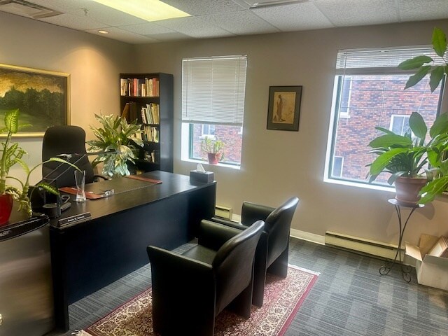 More Photos Of 1290 Av Van Horne Avenue, Montréal Office For Lease