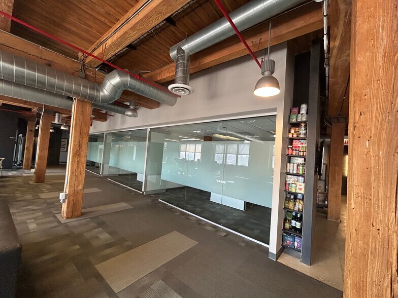 More Photos Of 700 N Sacramento Blvd, Chicago Loft Creative Space For Lease
