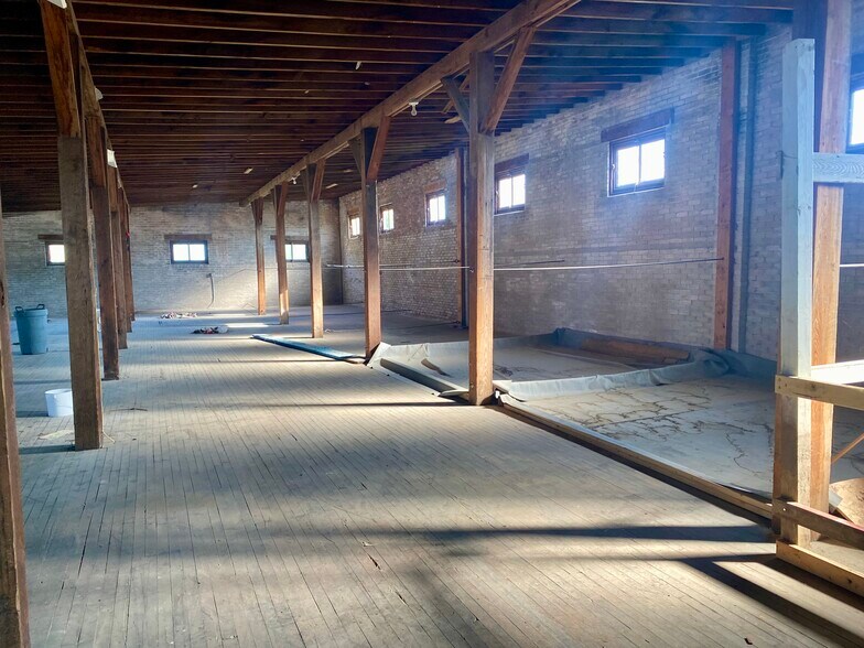 More Photos Of 260 W Stroud St, Randolph Warehouse For Sale