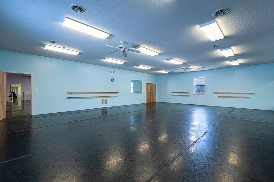 More Photos Of 1366 S Wabash St, Wabash Office For Sale