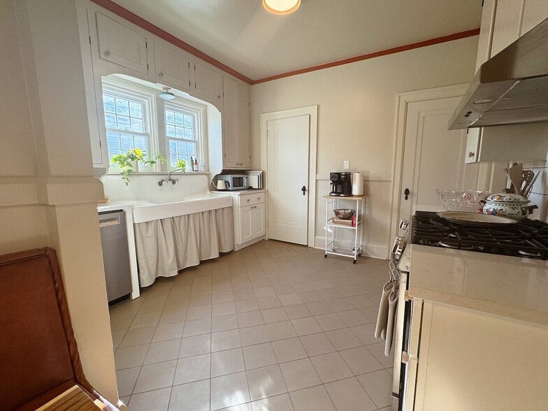 More Photos Of 2926 State St, Erie Multifamily For Sale