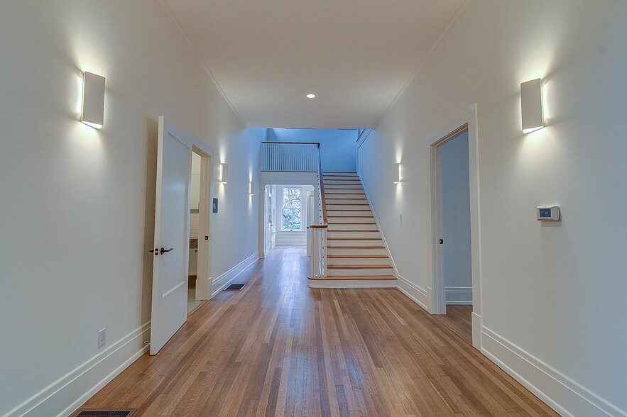 More Photos Of 904 San Antonio St, Austin Office For Lease