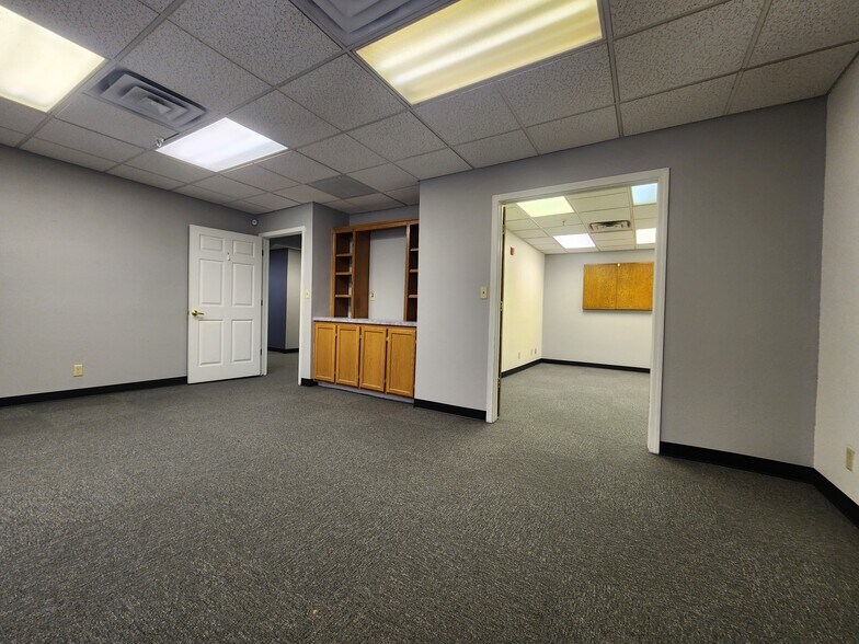 More Photos Of 8740 E 11th St, Tulsa Office For Sale