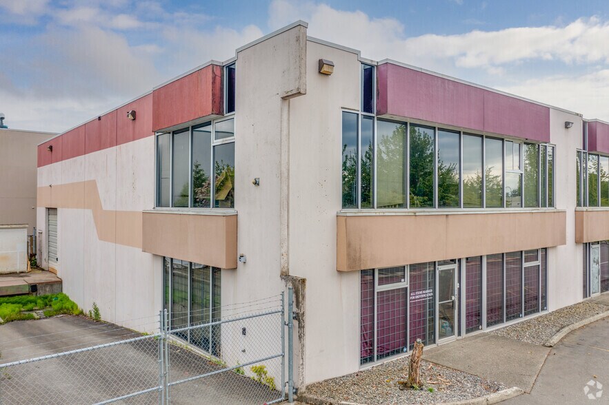 More Photos Of 17688 66th Ave, Surrey Warehouse For Lease