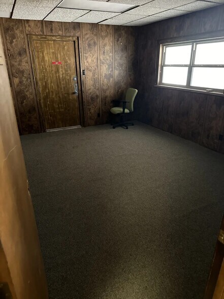 More Photos Of 1109 Walnut St, Abilene Warehouse For Sale