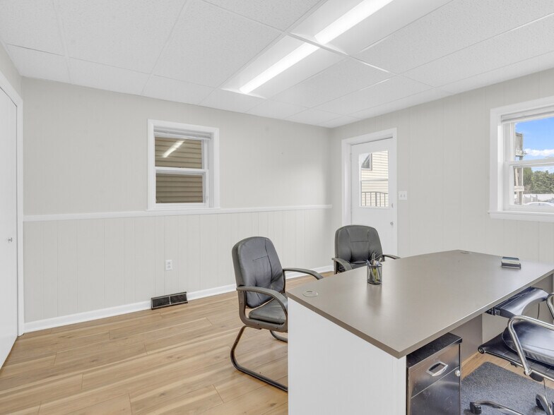 More Photos Of 239 E Main St, Westminster Office For Sale