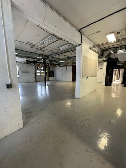 More Photos Of 117-121 Gertrude Ave, Paramus Flex For Lease