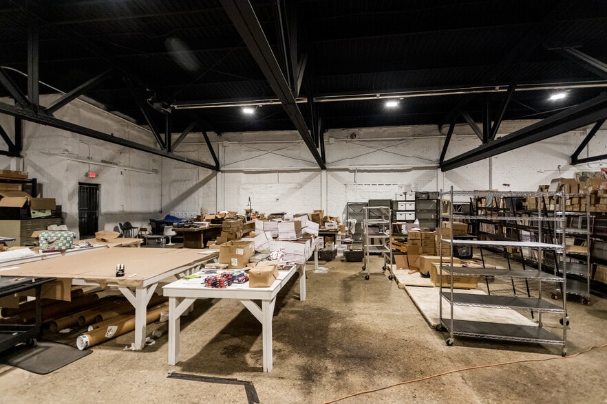 More Photos Of 2232-2240 Bellevue St, Detroit Warehouse For Sale