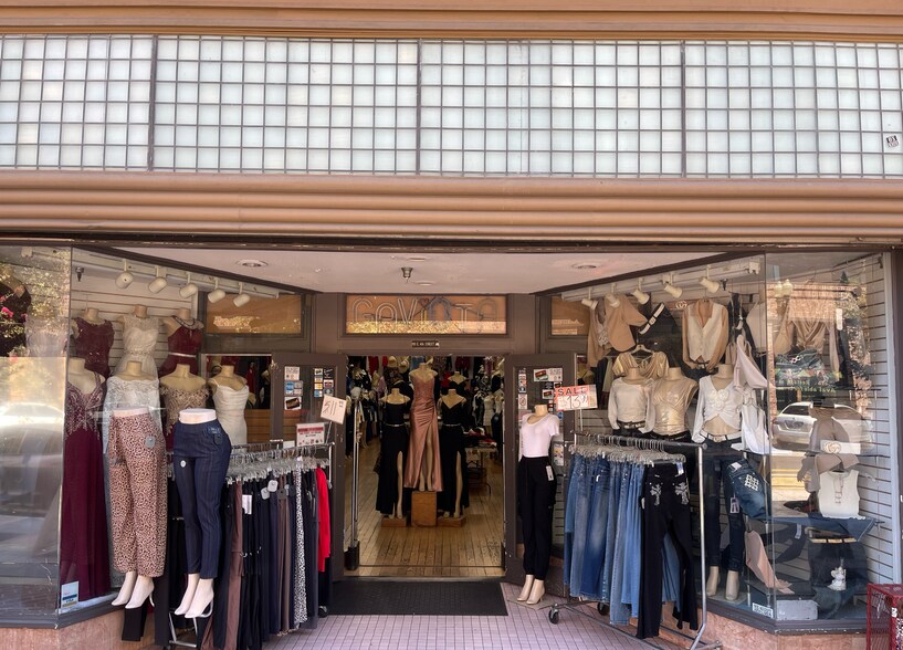 Primary Photo Of 108-110 E 4th St, Santa Ana General Retail For Lease
