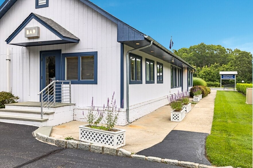 More Photos Of 290 Montauk Hwy, East Hampton Restaurant For Sale