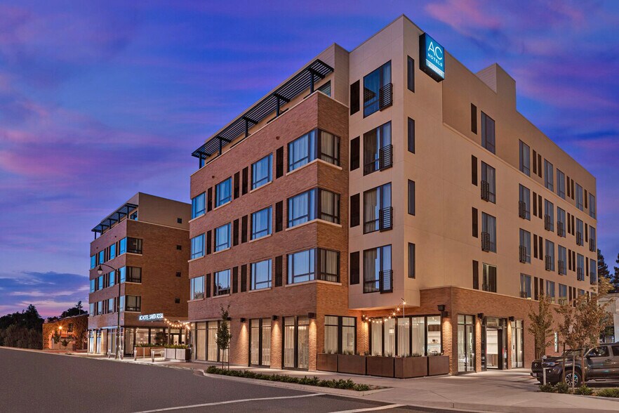 Primary Photo Of 300 Davis St, Santa Rosa Hotel For Lease