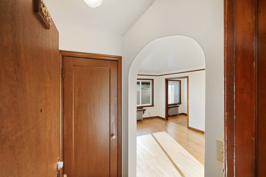 More Photos Of 8008 Greenwood Ave N, Seattle Apartments For Sale