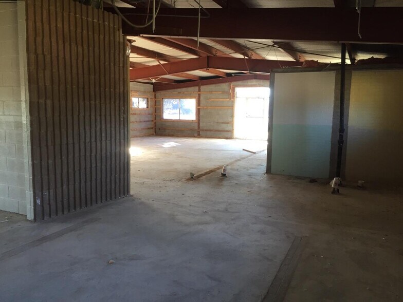 More Photos Of 301 NE 20th St, Lawton Warehouse For Sale