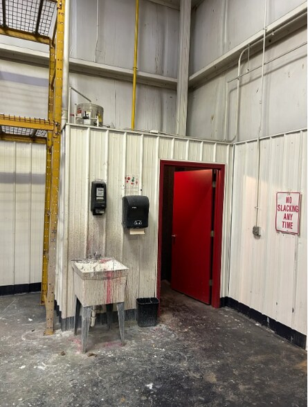 More Photos Of 130 Hunter Ct, Bowling Green Industrial For Lease