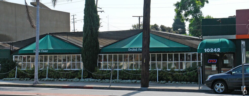 Primary Photo Of 10242 Culver Blvd, Culver City Garden Center For Lease
