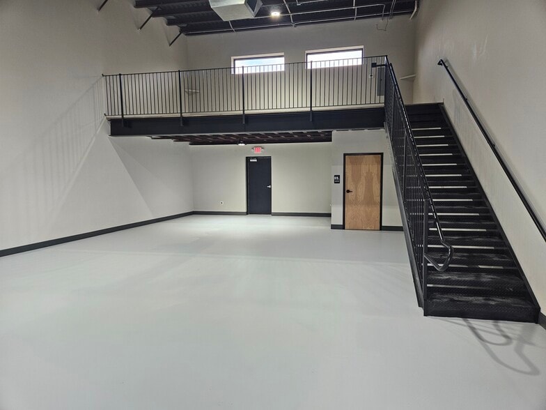 More Photos Of 3353 Acworth Summit Blvd NW, Acworth Light Distribution For Lease