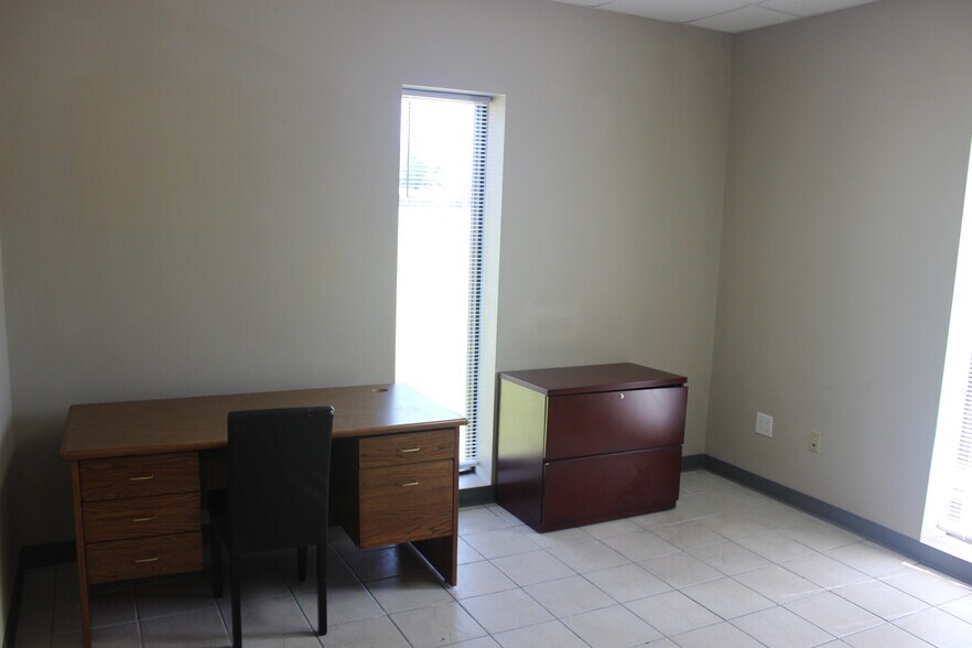 More Photos Of 11117 Mahaffey Rd, Tomball Manufacturing For Sale