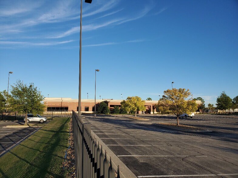 More Photos Of 4750 S Garnett Rd, Tulsa Office For Sale