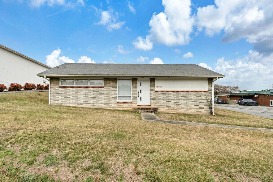 More Photos Of 973 W Main St, Abingdon Specialty For Sale