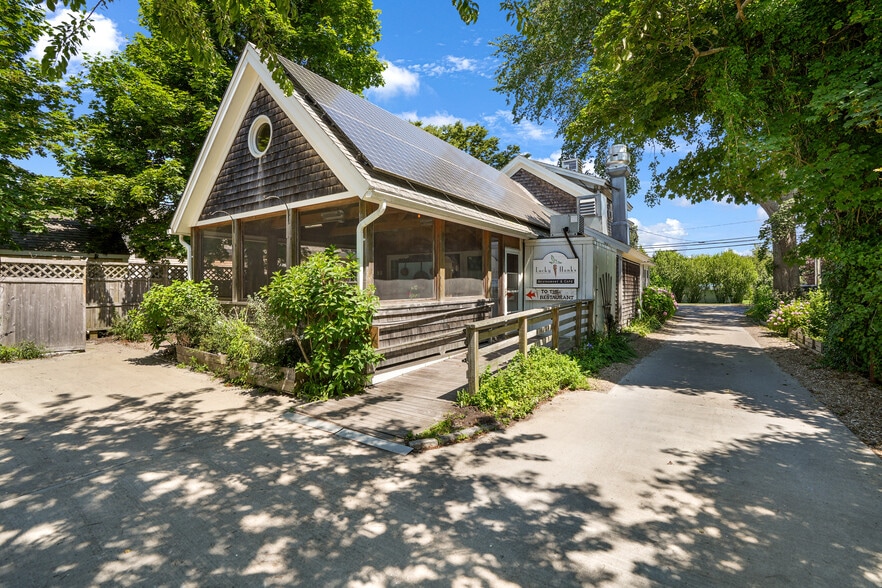More Photos Of 218 Upper Main St, Edgartown Flex For Sale