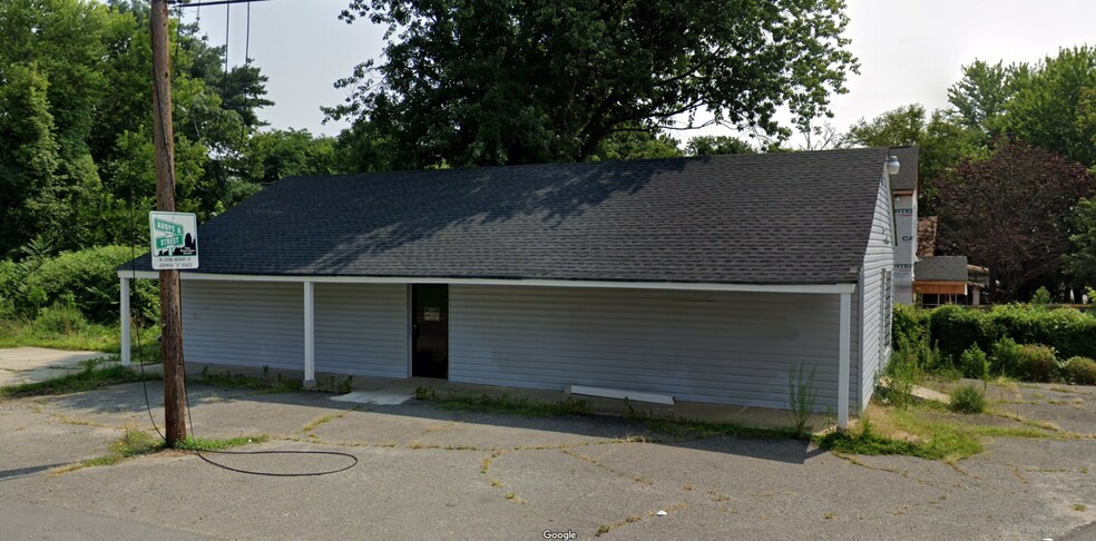 More Photos Of 805 Akron Dr, Winston-Salem Storefront Retail Office For Lease