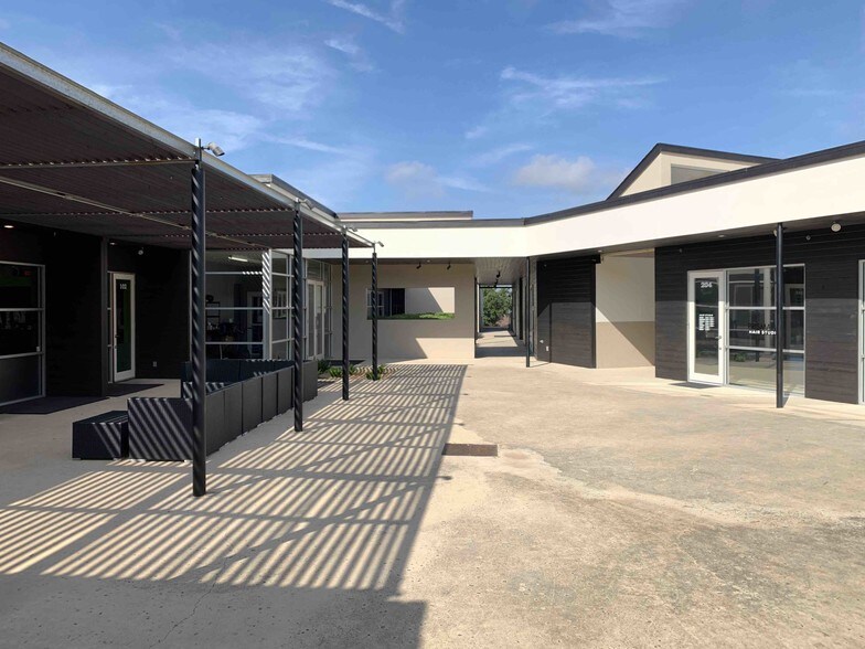 More Photos Of 20626 Stone Oak Pky, San Antonio Storefront Retail Office For Lease
