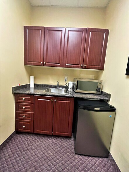 More Photos Of 2985 Drew Rd, Mississauga Office For Sale