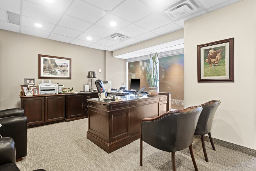 More Photos Of 381 Richmond Rd, Ottawa Storefront Retail Office For Lease