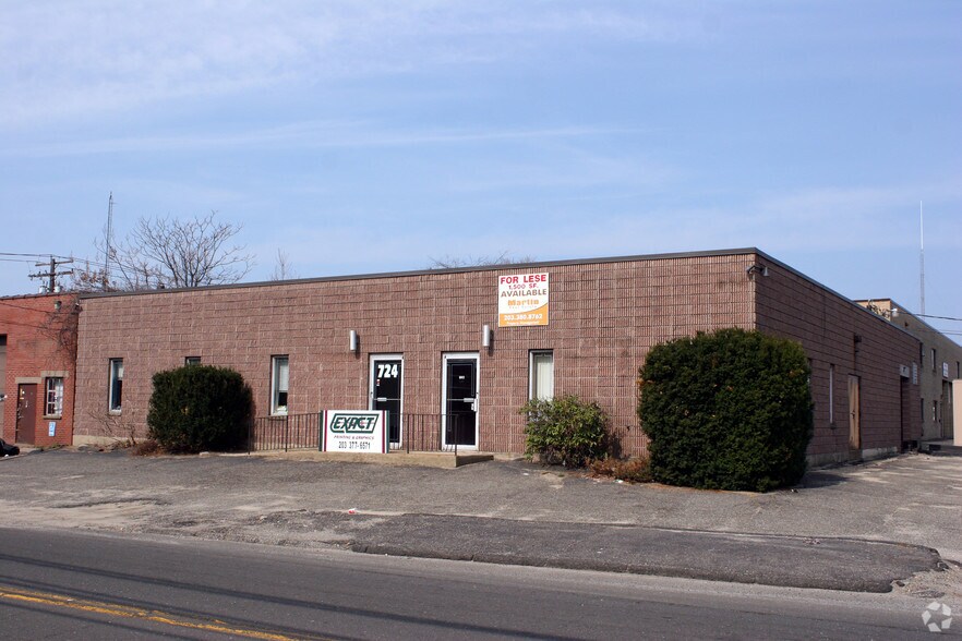 More Photos Of 724 Honeyspot Rd, Stratford General Retail For Lease