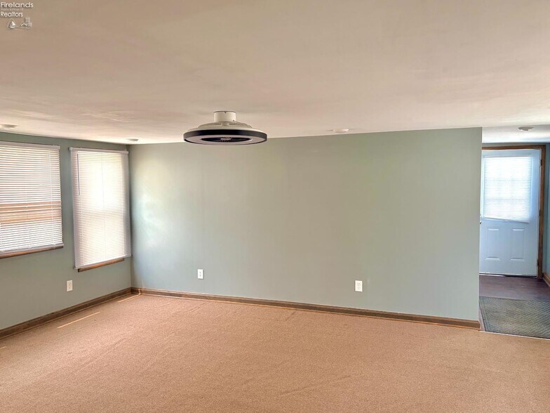 More Photos Of 418 Main st, Risingsun General Retail For Sale