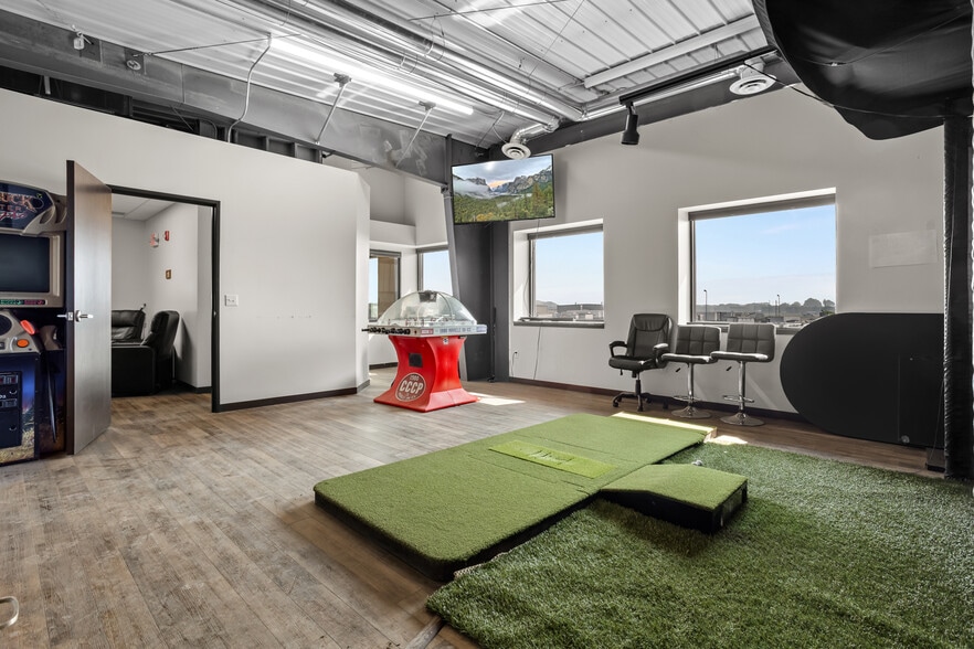 More Photos Of 3820 37 Ave S, Fargo Manufacturing For Sale