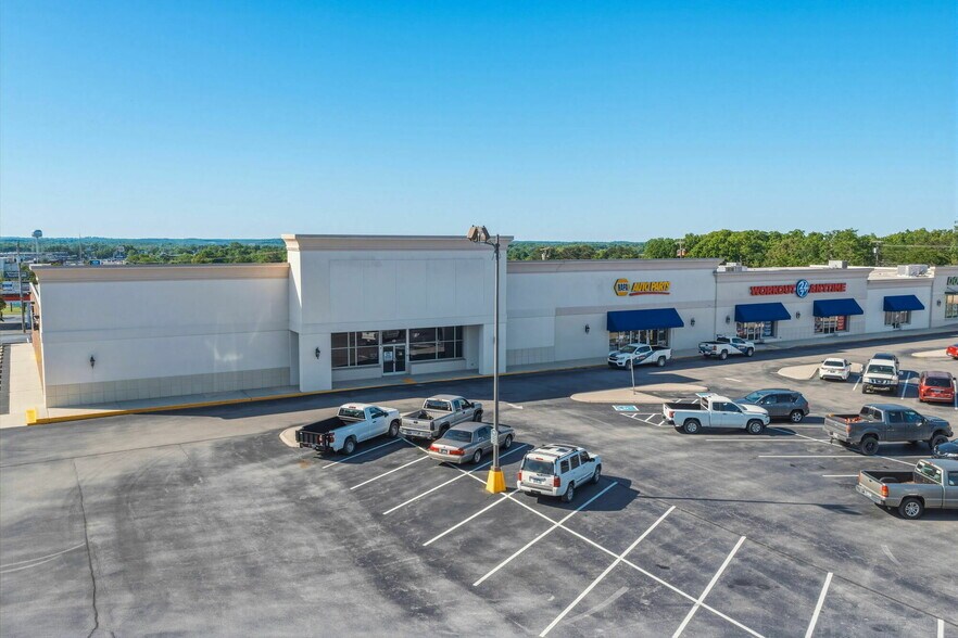 More Photos Of 100 Cumberland Plz, Crossville Unknown For Lease