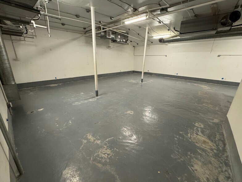 More Photos Of 3535 N Anza Rd, Palm Springs Warehouse For Lease