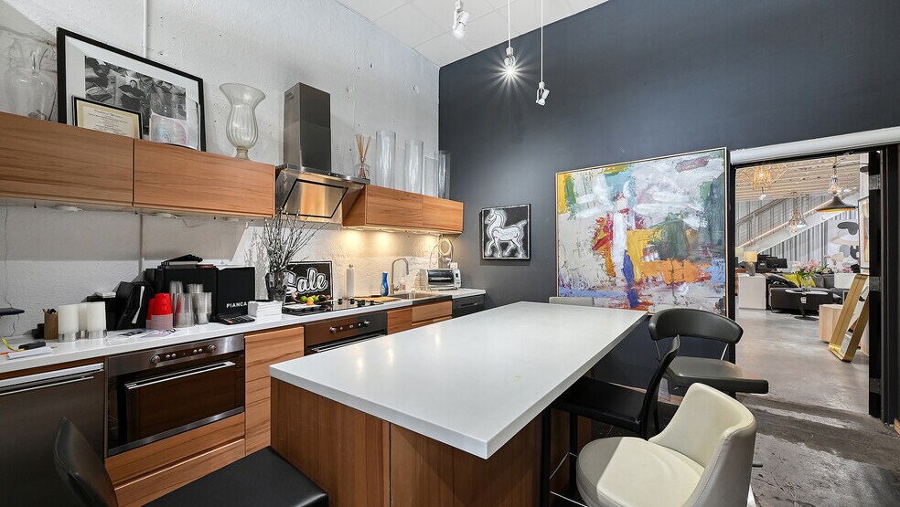 More Photos Of 622 Central Ave, Sarasota Freestanding For Sale