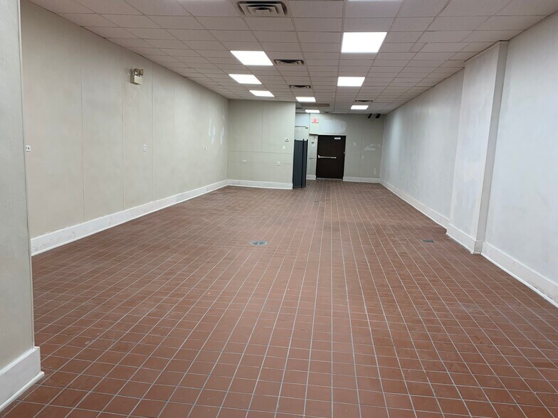 More Photos Of 1733-1739 N Harlem Ave, Chicago Storefront For Lease