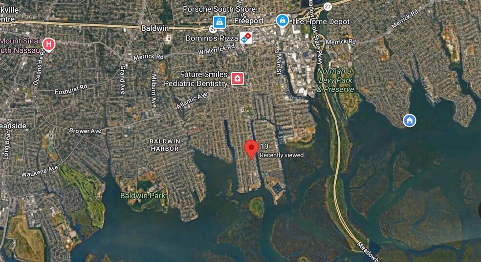 More Photos Of 19 Suffolk St, Freeport Office For Sale