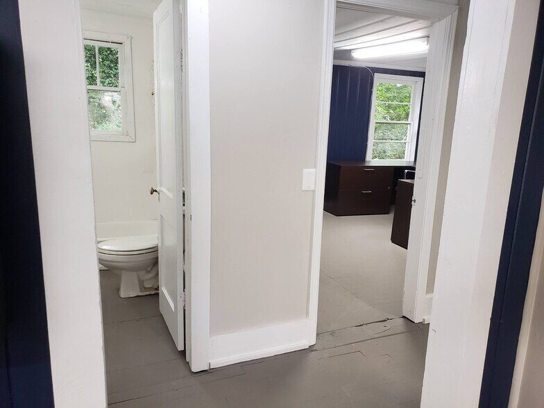 More Photos Of 216 E Memorial Dr, Dallas Storefront Retail Office For Sale