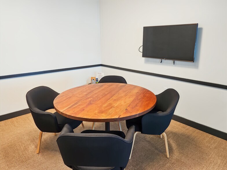 More Photos Of 1725 Hughes Landing Blvd, The Woodlands Coworking Space