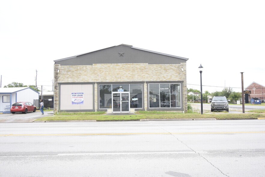 More Photos Of 621 W Main St, La Porte Warehouse For Lease