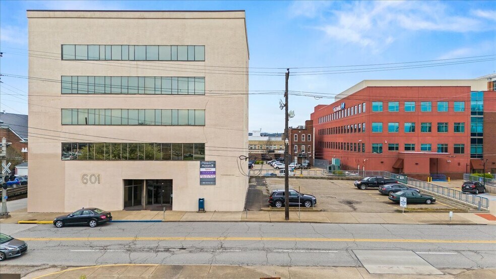 More Photos Of 601 Avery St, Parkersburg Office For Sale