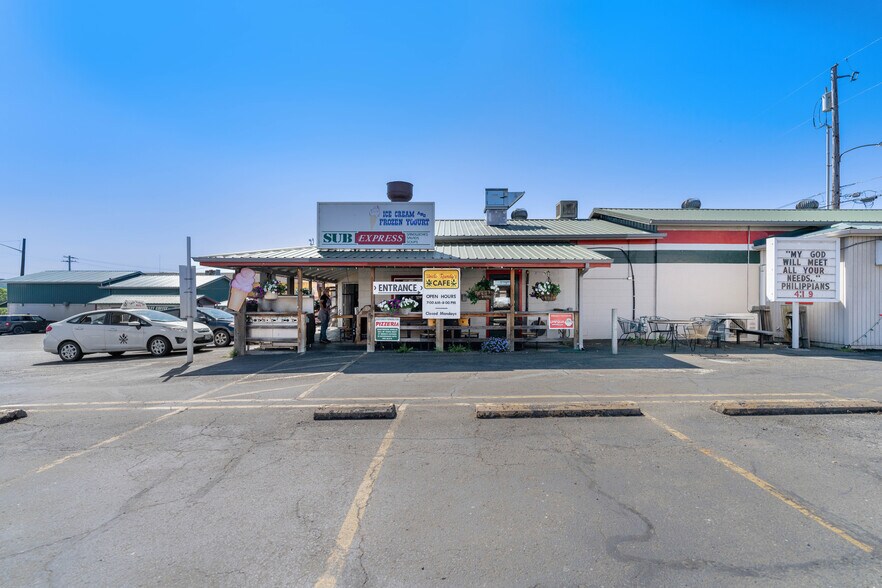 More Photos Of 29 W 1st St, Coquille Restaurant For Sale