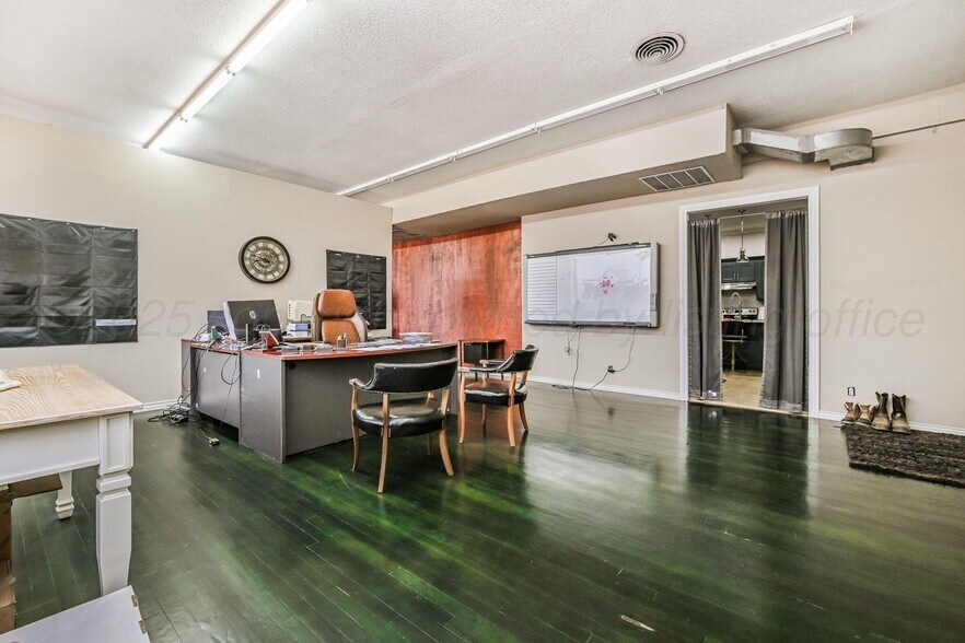 More Photos Of 915 W Wilks St, Pampa Office For Sale